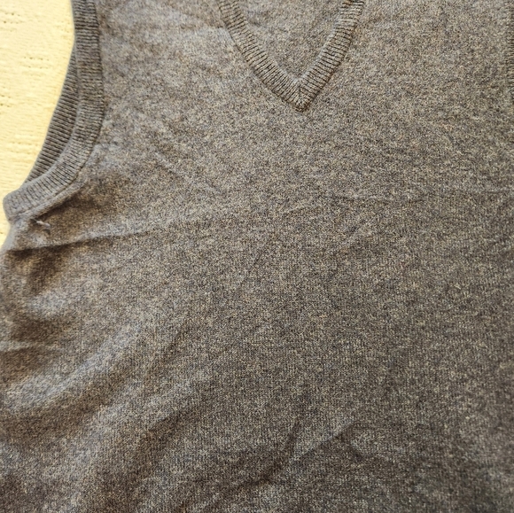 Men's Dark Blue LL Bean Lambswool Sweater Vest Size Med Reg - Picture 3 of 8